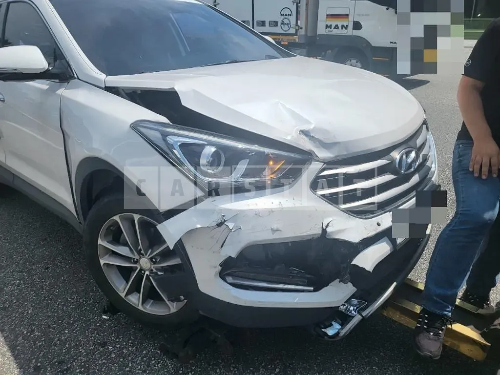 Photo 2 of 5: 2016 Hyundai Santa Fe DM 2.0, VIN KMHSW81UBGU668549 — Korean insurance auction