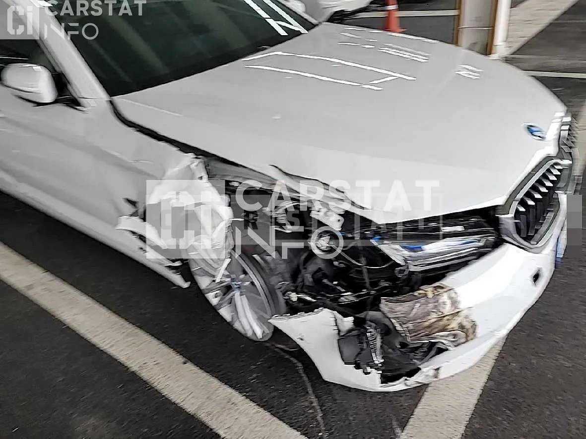 Photo 2 of 21: 2022 BMW 530e, VIN WBA51AG0XNCJ21300 — Korean insurance auction