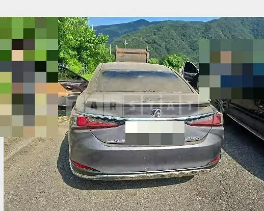 Photo 2 of 13: 2019 Lexus ES300h — Korean insurance auction
