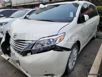 Photo 1 of 25: 2016 Toyota Siena 4WD — Korean insurance auction