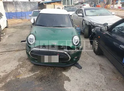 Photo 1 of 5: 2020 MINI Cooper Five-Door, VIN WMWXV7107L2M80406 — Korean insurance auction