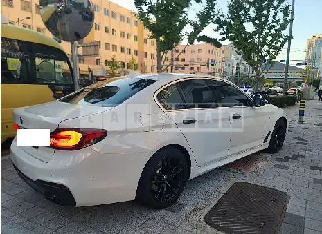 Photo 2 of 17: 2018 BMW 520d — Korean insurance auction