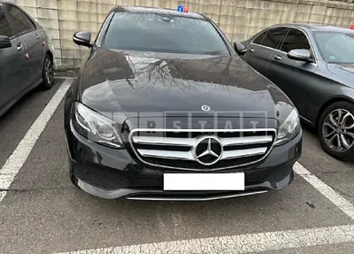 Photo 1 of 31: 2018 Mercedes-Benz E 300 4Matic, VIN WDDZF4KB8JA376734 — Korean insurance auction