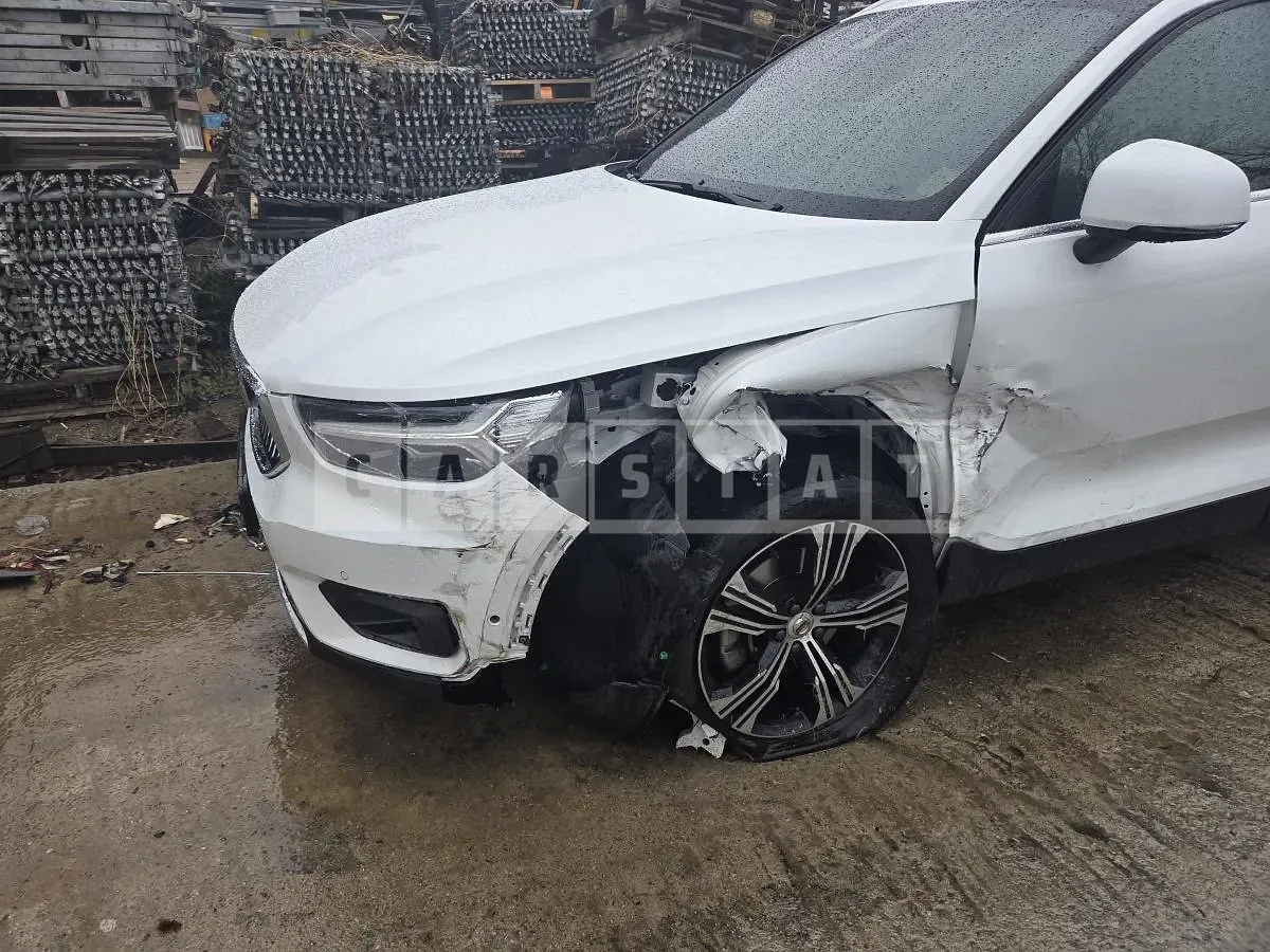 Photo 2 of 7: 2021 Volvo XC40B4 AWD — Korean insurance auction