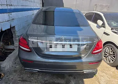 Photo 1 of 29: 2018 Mercedes-Benz E220 d — Korean insurance auction