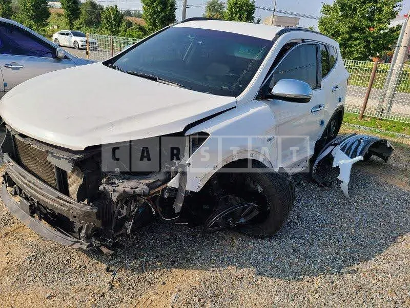 Photo 2 of 29: 2016 Hyundai Santa Fe, VIN KMHSW81UBHU740464 — Korean insurance auction