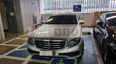 Photo 1 of 19: 2017 Mercedes-Benz E300 4Matic — Korean insurance auction