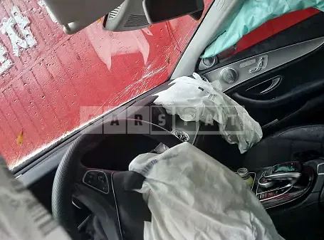 Photo 2 of 26: 2017 Mercedes-Benz E300, VIN WDDZF4JB3HA064932 — Korean insurance auction