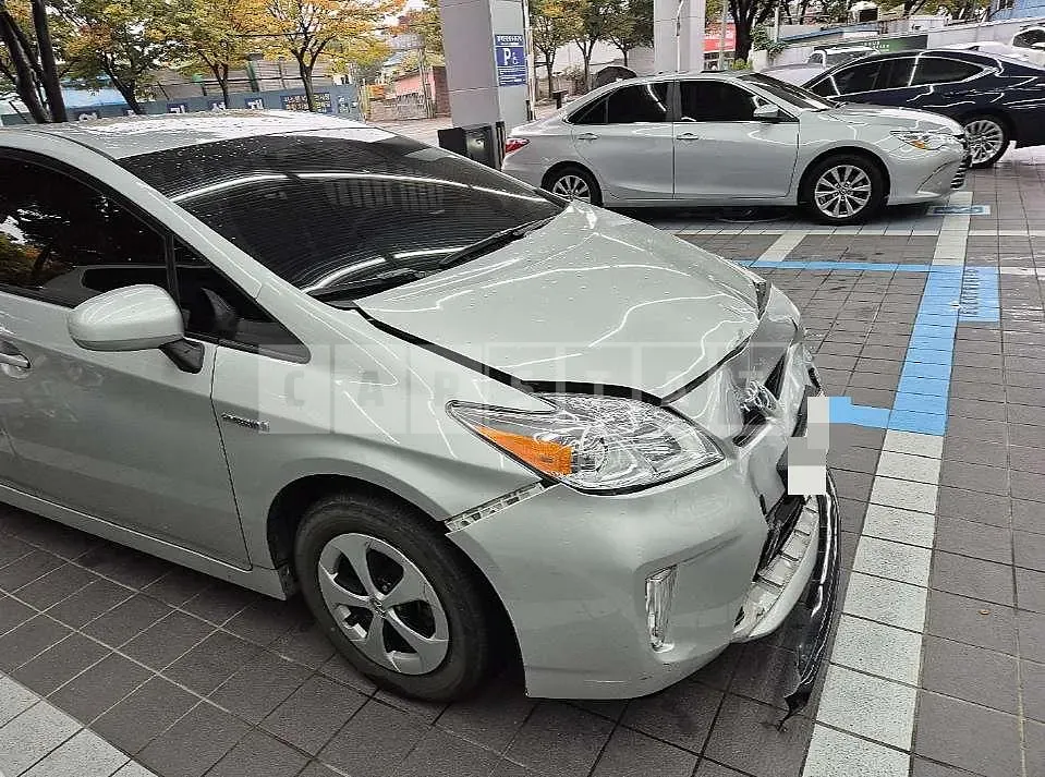 Photo 2 of 9: 2015 Toyota Prius — Korean insurance auction