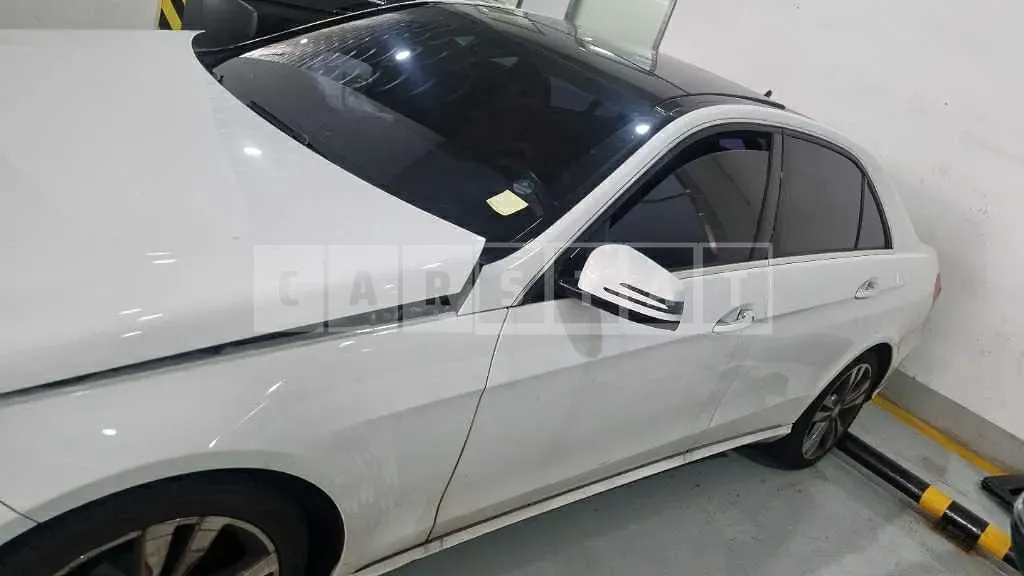 Photo 2 of 15: 2015 Mercedes-Benz E300 4Matic, VIN WDDHF8BB6FB138529 — Korean insurance auction