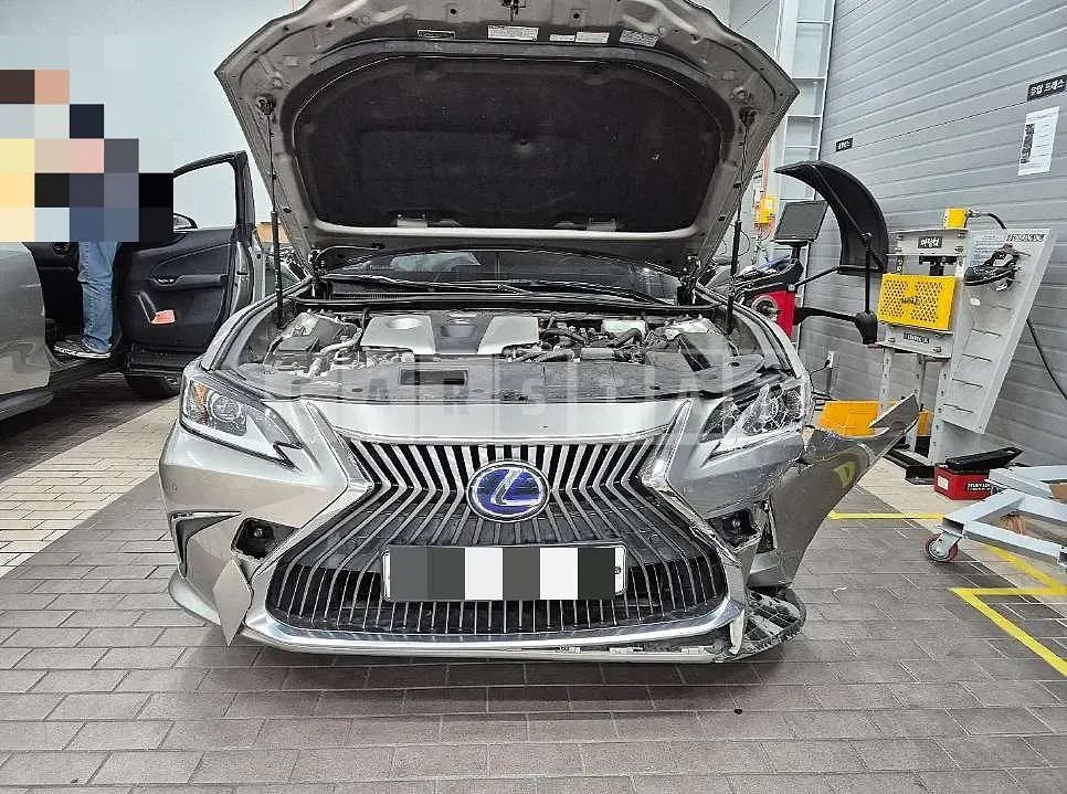 Photo 2 of 7: 2019 Lexus ES300h — Korean insurance auction