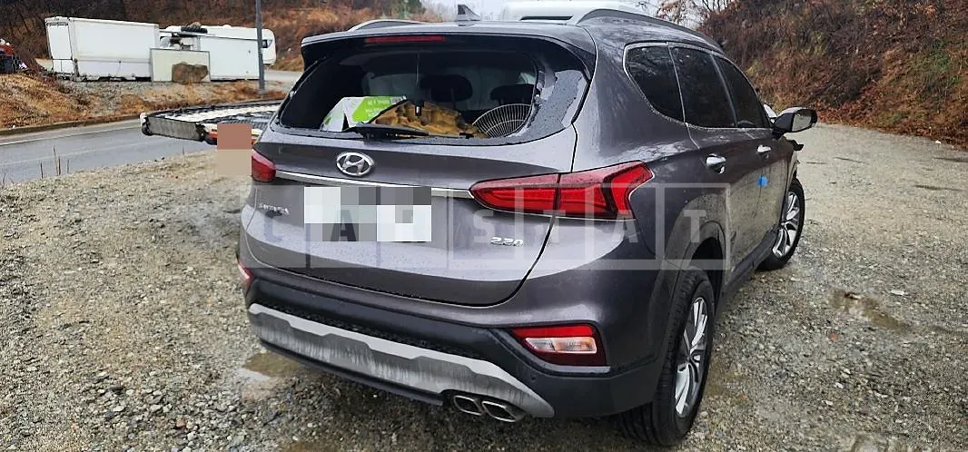 Photo 2 of 9: 2018 Hyundai Santa Fe TM, VIN KMHS281CBKU047573 — Korean insurance auction