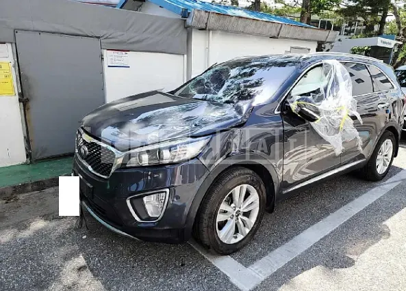 Photo 2 of 19: 2017 Kia Sorento, VIN KNAPS81ABHA271420 — Korean insurance auction