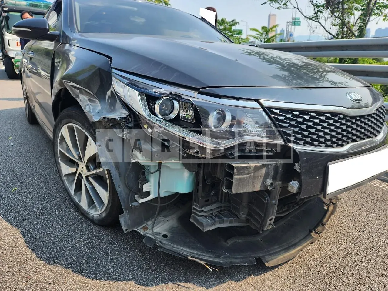 Photo 2 of 21: 2015 Kia K5, VIN KNAGU411BGA002730 — Korean insurance auction