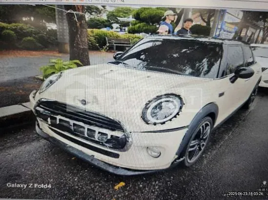 Photo 2 of 17: 2019 MINI Cooper Five-Door, VIN WMWXU1106K2H34110 — Korean insurance auction
