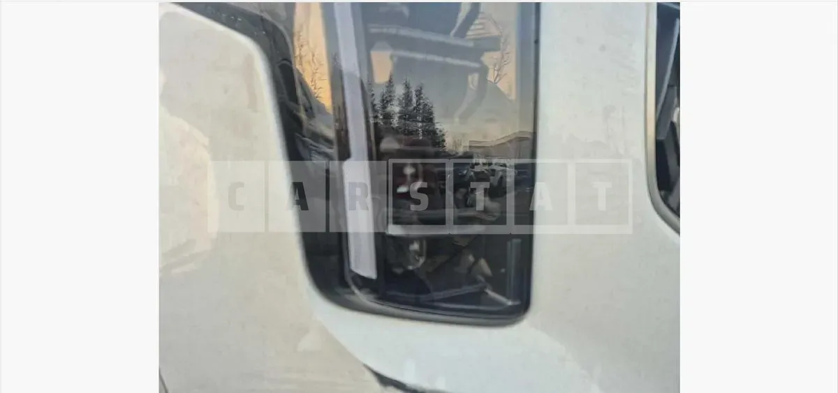 Photo 2 of 4: 2025 Kia (parts) Carnival R Headlamp — Korean insurance auction