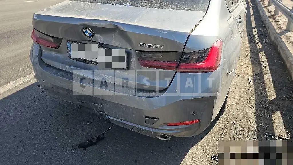 Photo 2 of 10: 2024 BMW 320i — Korean insurance auction