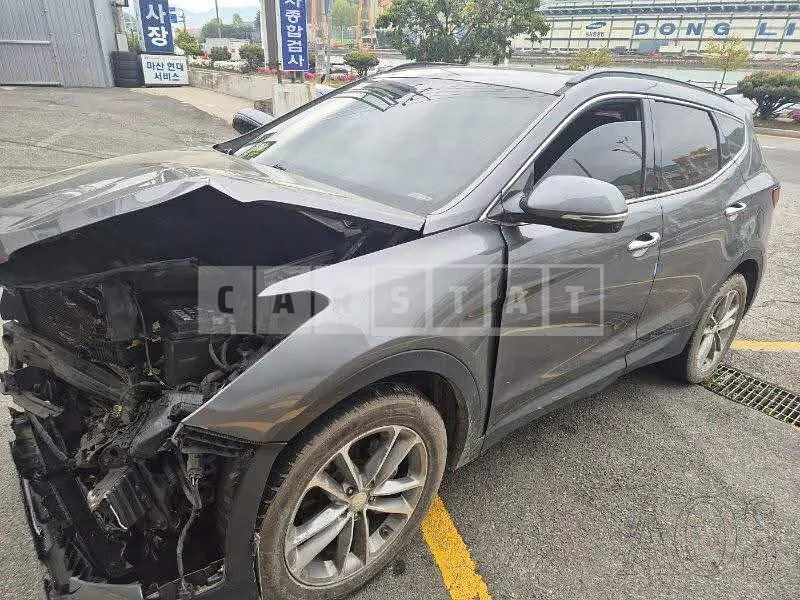 Photo 2 of 9: 2016 Hyundai Santa Fe, VIN KMHSW81UBGU609532 — Korean insurance auction