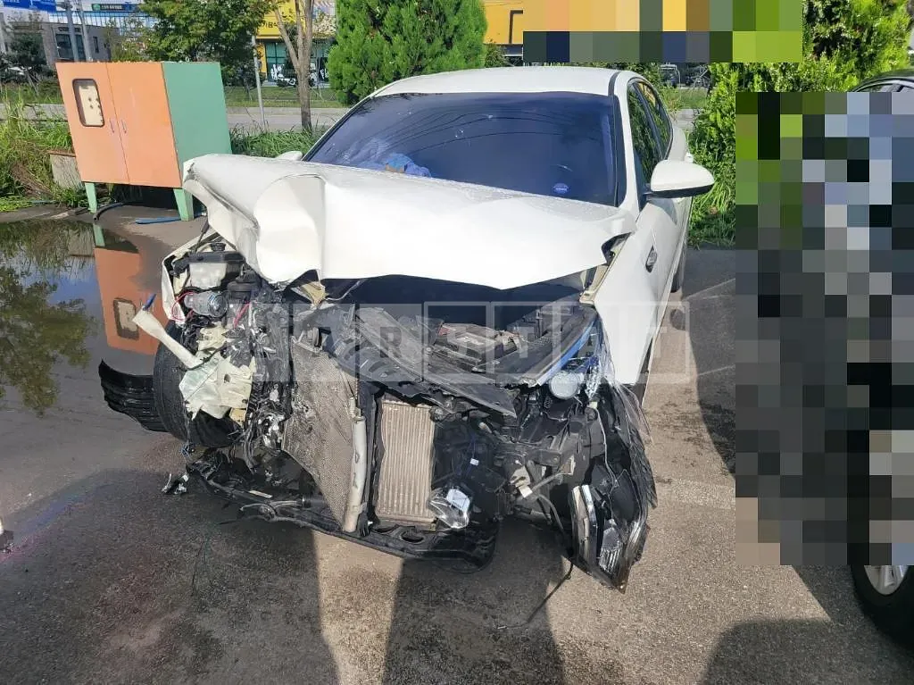 Photo 2 of 15: 2015 Kia K5 1.7 Diesel, VIN KNAGT415GGA008135 — Korean insurance auction