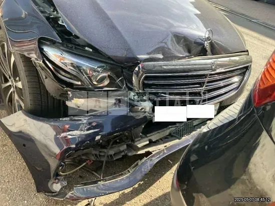 Photo 2 of 18: 2019 Mercedes-Benz E 300 e, VIN WDDZF5DB6KA671237 — Korean insurance auction