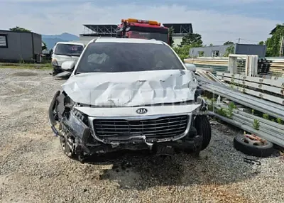 Photo 1 of 37: 2018 Kia Carnival Limousine — Korean insurance auction