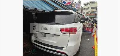 Photo 1 of 13: 2017 Kia Carnival 9 Seater — Korean insurance auction