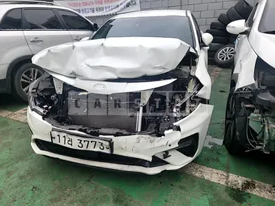 Photo 1 of 33: 2019 Kia K5, VIN KNAGW411BKA310136 — Korean insurance auction