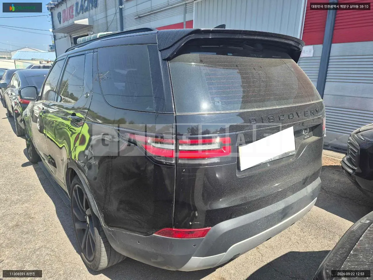 Photo 2 of 37: 2017 Land Rover Discovery TD6, VIN SALRA2BK8HA030506 — Korean insurance auction