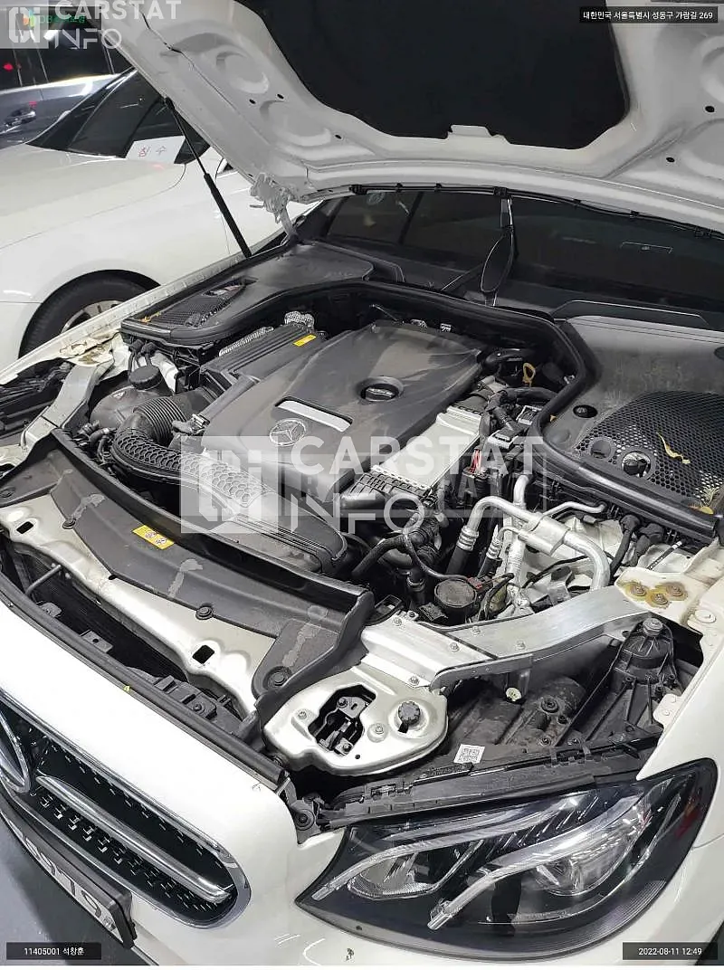 Photo 2 of 7: 2019 Mercedes-Benz E300, VIN WDDZF4JB7KA693133 — Korean insurance auction