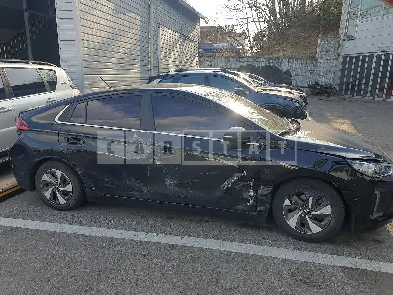 Photo 2 of 42: 2018 Hyundai IONIQ Hybrid, VIN KMHC851CGJU084001 — Korean insurance auction