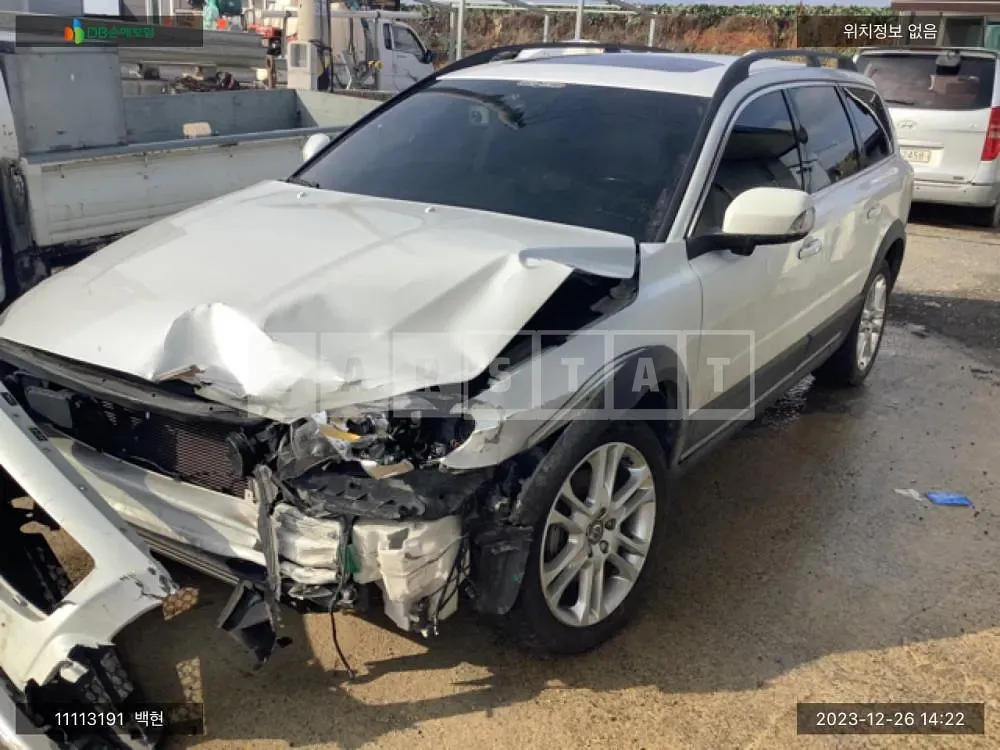 Photo 2 of 10: 2016 Volvo XC70D5, VIN YV1BZ97B6G1242245 — Korean insurance auction