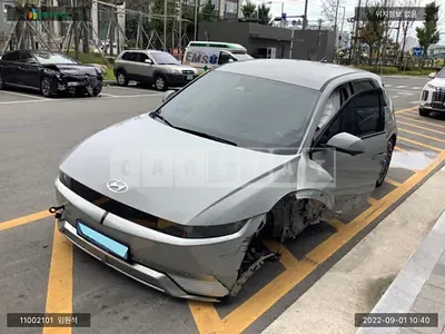 Photo 1 of 28: 2022 Hyundai Ionic 5, VIN KMHKR81AFNU080208 — Korean insurance auction
