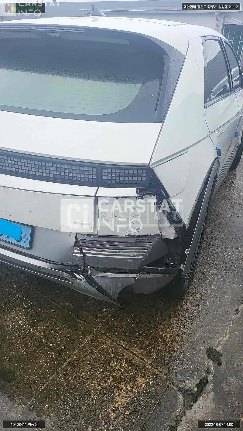 Photo 2 of 11: 2022 Hyundai Ionic 5, VIN KMHKR81CPNU102873 — Korean insurance auction