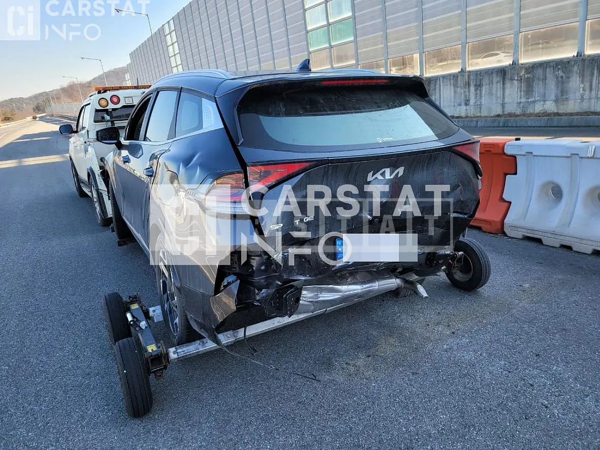 Photo 2 of 8: 2022 Kia Sportage, VIN KNAPV81BGNK028901 — Korean insurance auction