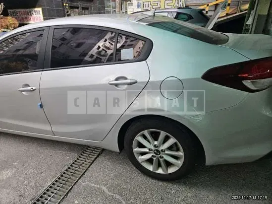 Photo 2 of 12: 2017 Kia K3, VIN KNAFJ412BHA710134 — Korean insurance auction