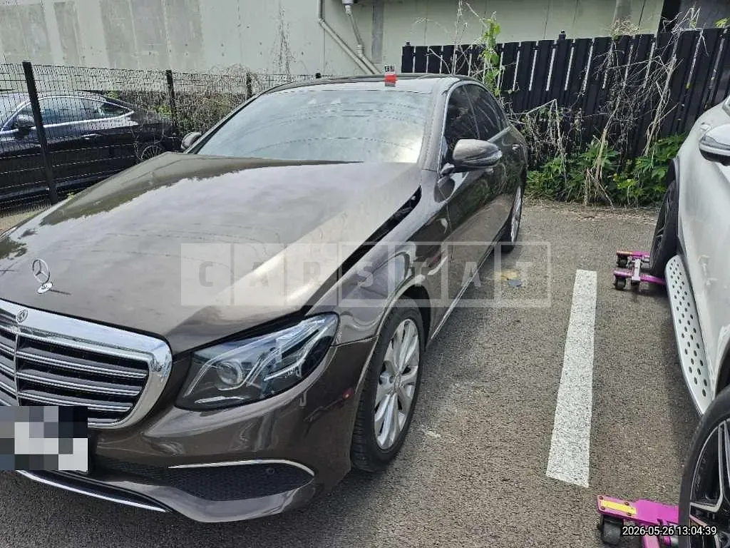 Photo 2 of 12: 2017 Mercedes-Benz E220 d — Korean insurance auction