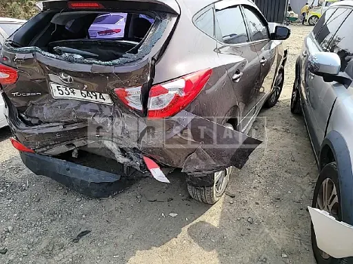 Photo 2 of 6: 2015 Hyundai Tucson, VIN KMHJT81VBFU993174 — Korean insurance auction