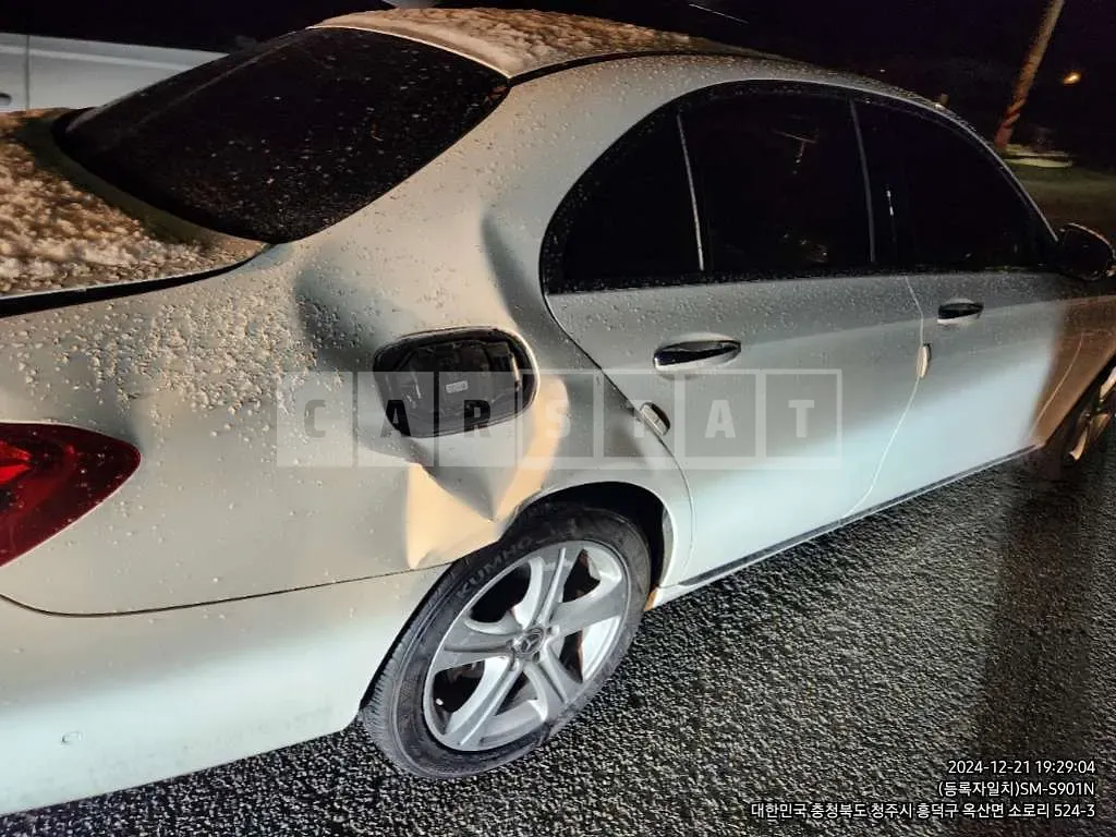 Photo 2 of 7: 2018 Mercedes-Benz E220 d — Korean insurance auction