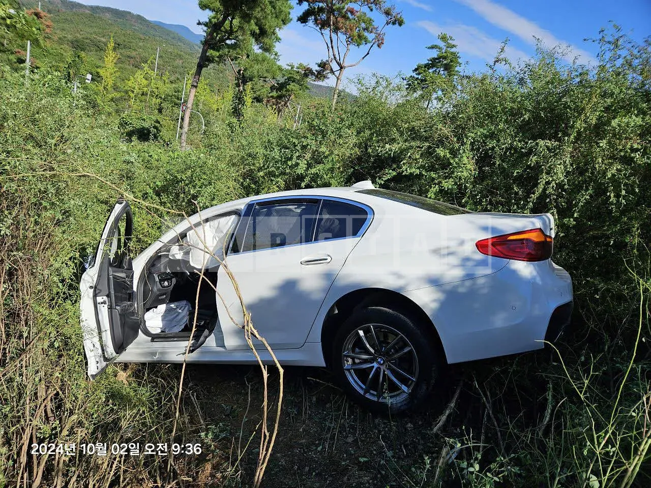 Photo 2 of 32: 2018 BMW 520d xDrive, VIN WBAJC5106JG861356 — Korean insurance auction
