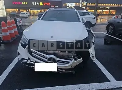 Photo 1 of 19: 2020 Mercedes-Benz GLC300 4Matic — Korean insurance auction