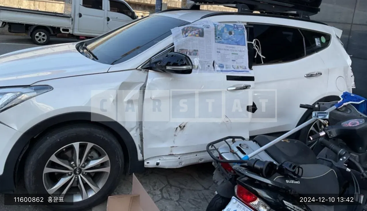 Photo 2 of 21: 2015 Hyundai Santa Fe, VIN KMHSW81UBFU442572 — Korean insurance auction