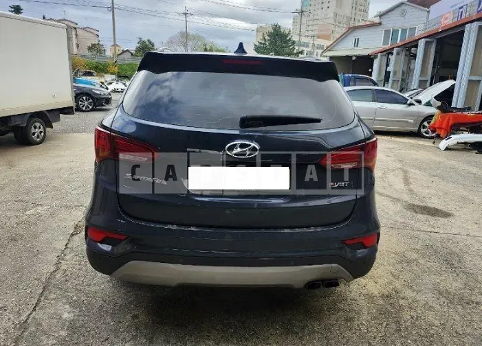 Photo 2 of 18: 2016 Hyundai Santa Fe, VIN KMHSW81UBGU623472 — Korean insurance auction
