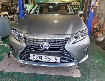 Photo 1 of 32: 2018 Lexus ES300h, VIN JTHBW1GG4J2175257 — Korean insurance auction