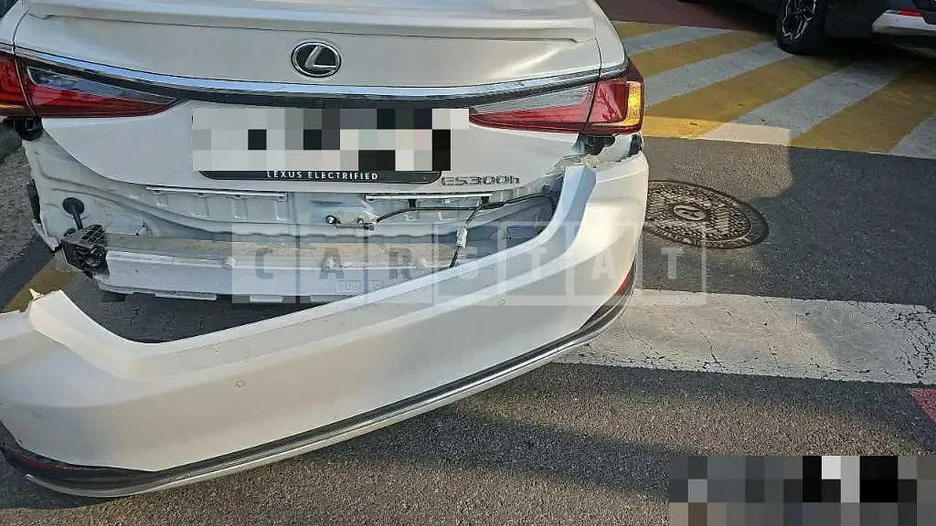 Photo 2 of 14: 2023 Lexus ES300h — Korean insurance auction