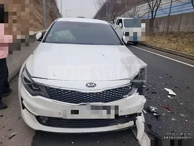 Photo 1 of 3: 2017 Kia K5 2.0 — Korean insurance auction