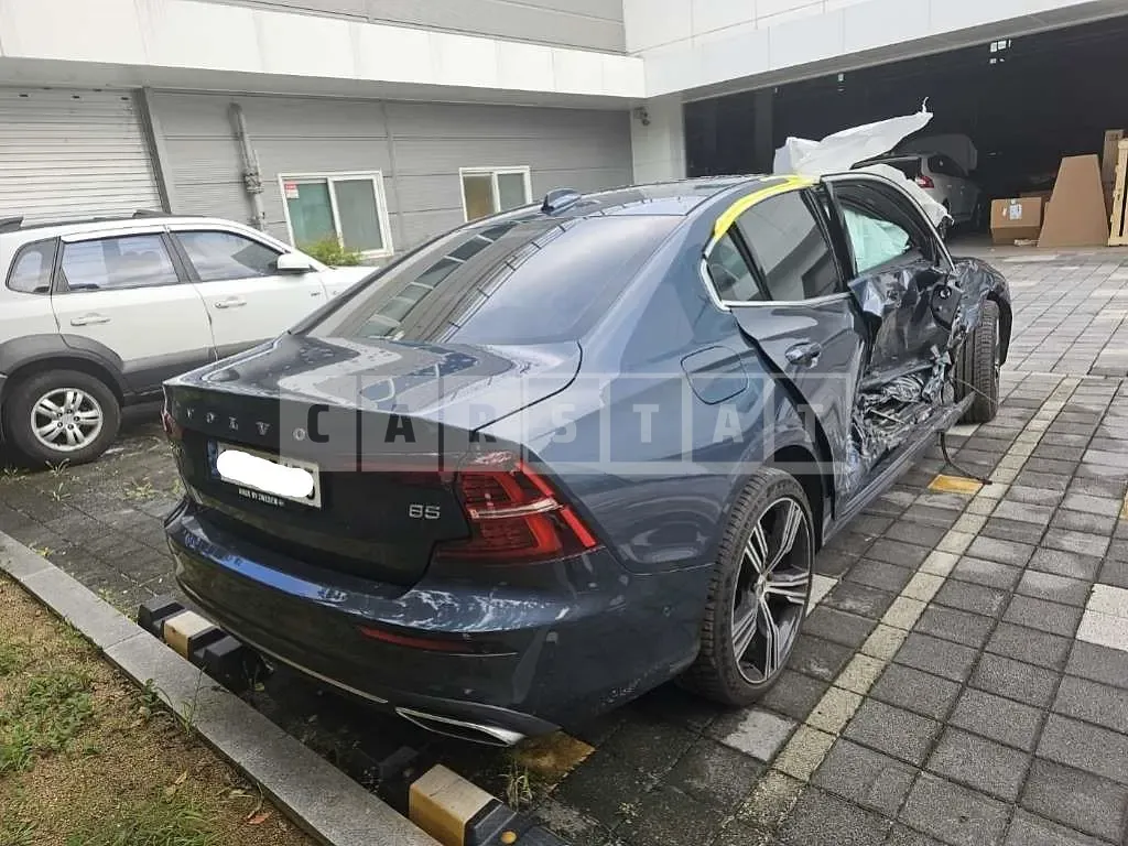 Photo 2 of 27: 2022 Volvo S60 B5, VIN 7JRZSL12DNG189106 — Korean insurance auction