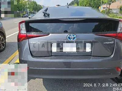 Photo 1 of 9: 2019 Toyota Prius — Korean insurance auction