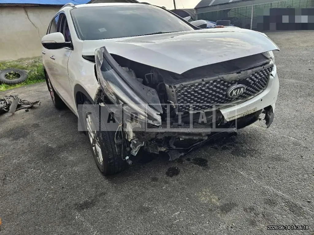Photo 2 of 6: 2016 Kia Sorento 4WD — Korean insurance auction