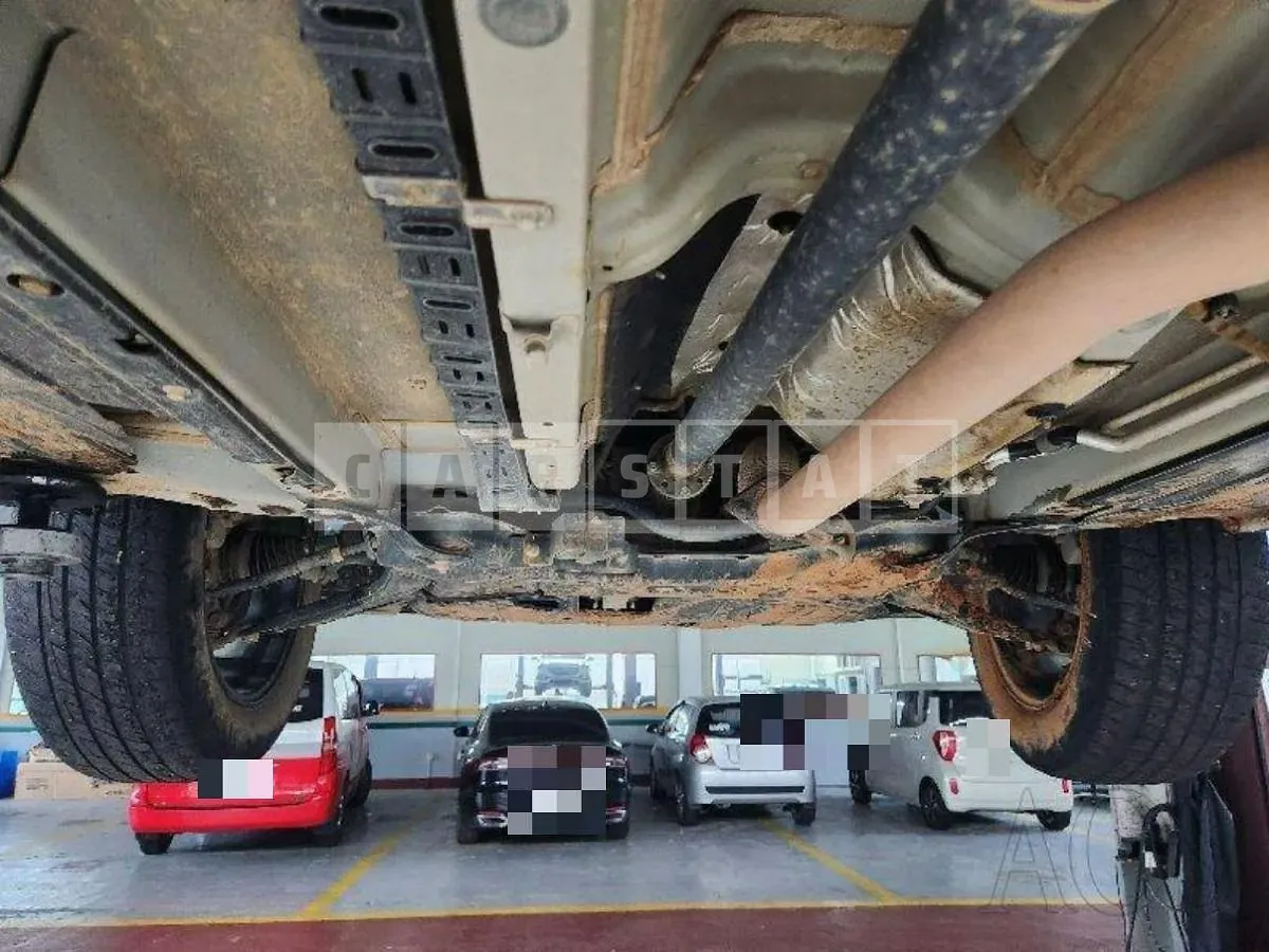 Photo 2 of 48: 2017 Hyundai Santa Fe DM, VIN KMHSW81UDJU792239 — Korean insurance auction