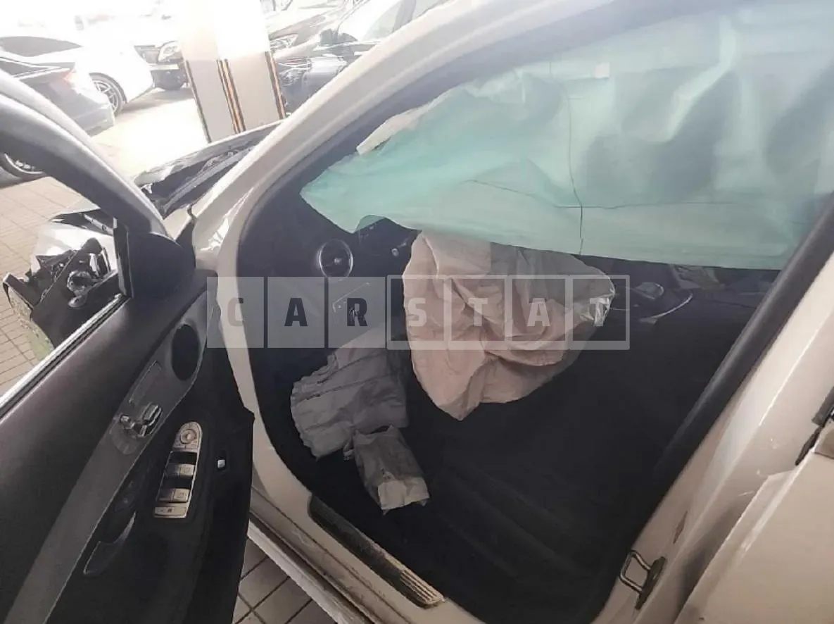 Photo 2 of 11: 2021 Mercedes-Benz C200, VIN W1KWF8AB5MR641160 — Korean insurance auction